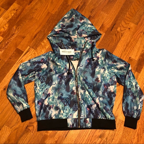 Meaner Lightweight Windbreaker with Hood Size Medium - Picture 3 of 13